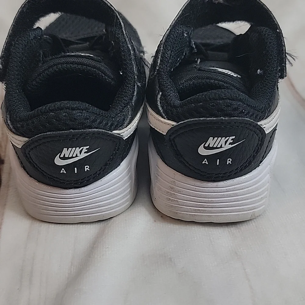 Nike Air Black and White Swoosh size 5C Children's Toddler Baby Easy On Velcro